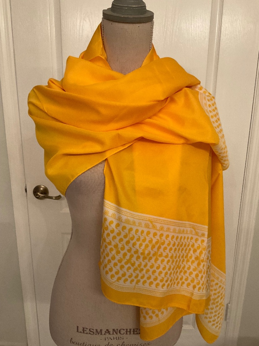 Estée Lauder Bright Yellow Rectangle Scarf 40” X 60” *NEW*
